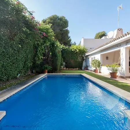 Holiday home Preciosa De Una Planta En Los Monteros Marbella