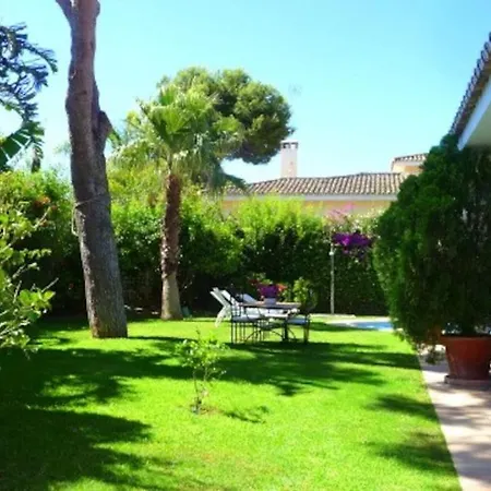 Preciosa De Una Planta En Los Monteros Holiday home *