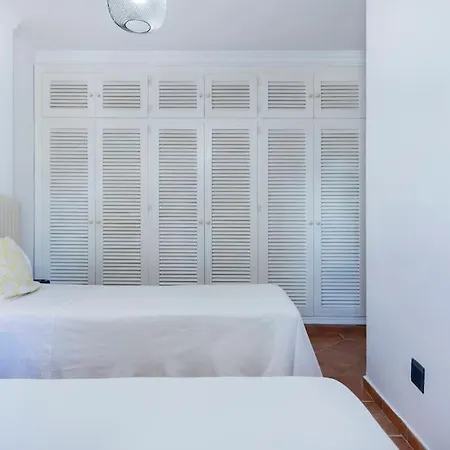 Preciosa De Una Planta En Los Monteros Holiday home *